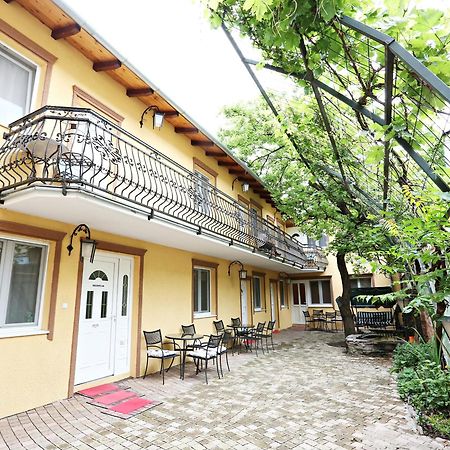 Apartments & Rooms Vienna Osijek Ngoại thất bức ảnh