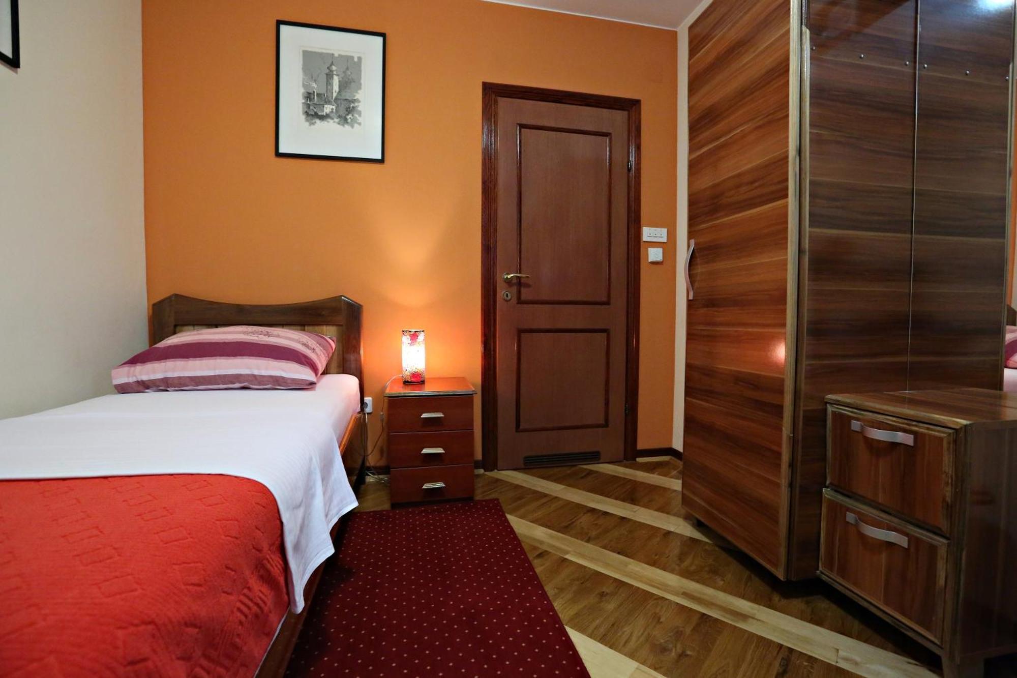 Apartments & Rooms Vienna Osijek Ngoại thất bức ảnh