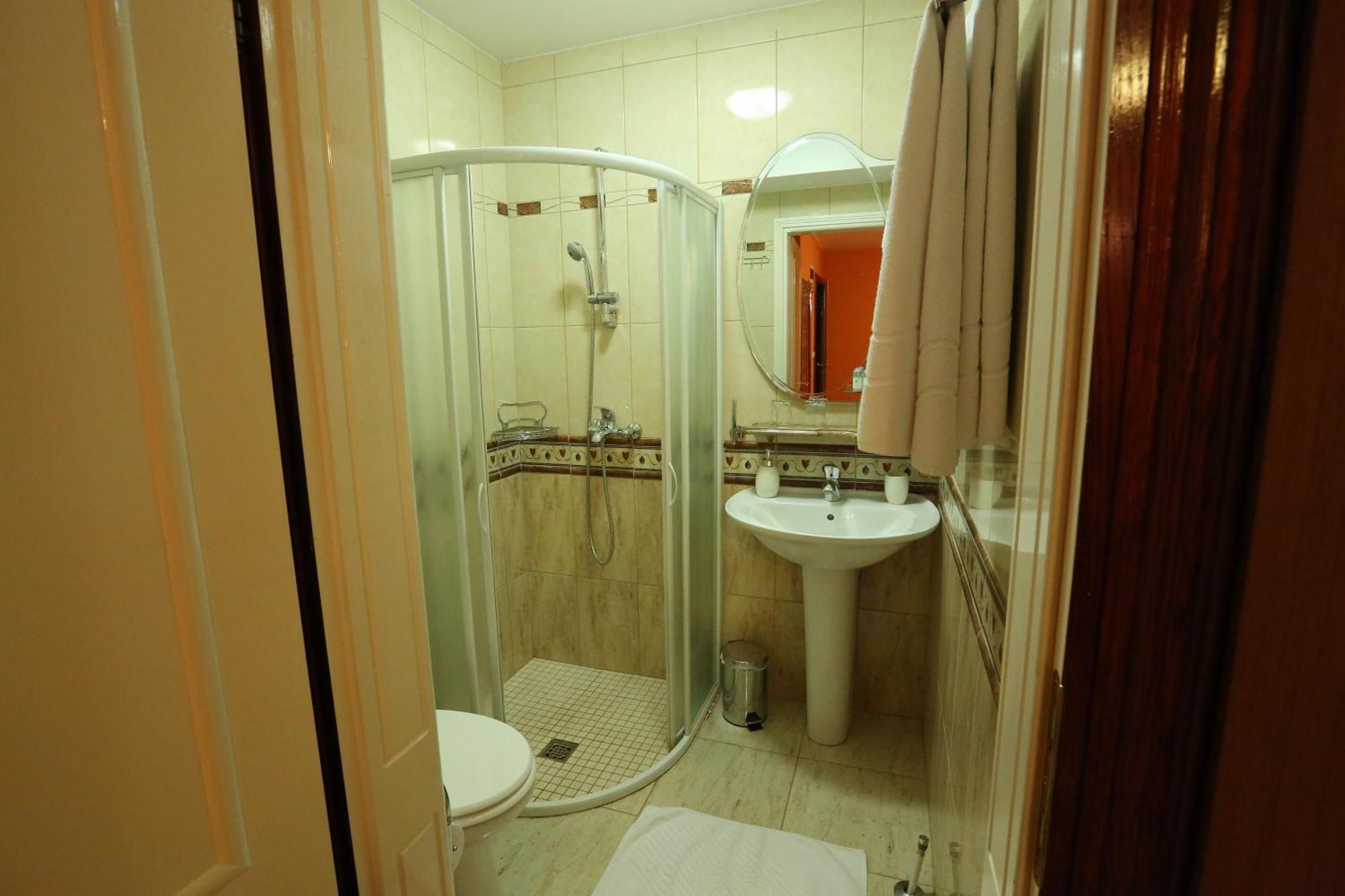 Apartments & Rooms Vienna Osijek Phòng bức ảnh