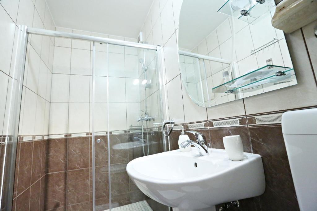Apartments & Rooms Vienna Osijek Phòng bức ảnh